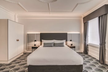 Savoy Room Queen