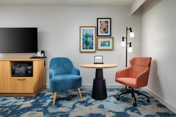 Room, 1 King Bed, Accessible, Microwave (Mobility and Hearing)