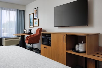 Room, 1 King Bed, Accessible, Microwave (Mobility and Hearing)