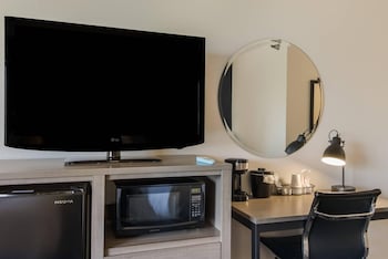 Room, 2 Queen Beds, Accessible, Non Smoking