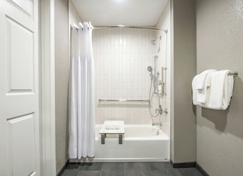 Studio Suite, 1 King Bed, Accessible Bathtub, Kitchen (Mobility)