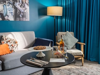 Deluxe Suite, 1 King Bed with Sofa bed