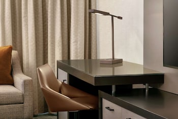 Premium Room, 1 King Bed, Kitchen
