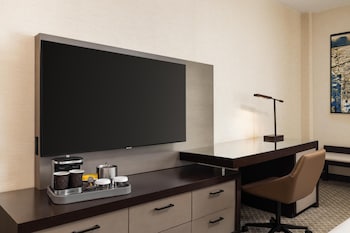 Premium Room, 1 King Bed, Kitchen