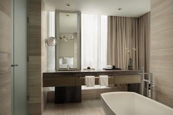 Corner One Bedroom Suite