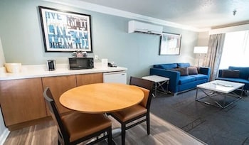 Monarch King Suite