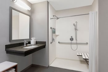 Room, 2 Queen Beds (Mobility/Hearing Accessible, Tub)