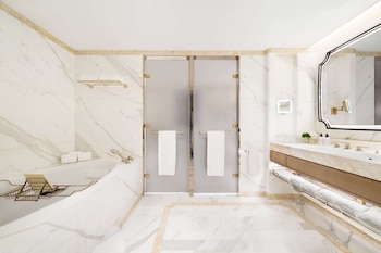 Suite, 1 King Bed, City View