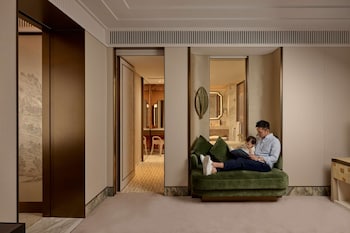 Suite, 1 King Bed, City View
