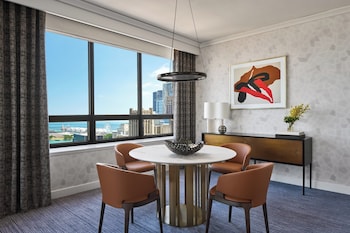 Suite, 1 Bedroom, Lakeside (Mobility Accessible, Roll-In Shower)