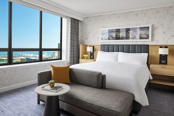 Suite, 1 Bedroom, Lakeside (Mobility Accessible, Roll-In Shower)