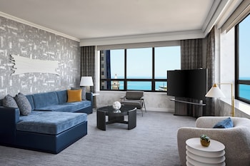 Suite, 1 Bedroom, Lakeside (Mobility Accessible, Roll-In Shower)