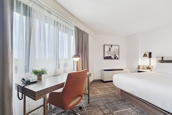Room, 1 King Bed, Corner (Worklife, Walk-In Shower)
