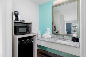 Room, 1 King Bed, Ground Floor