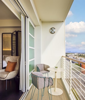 Premier Room, 2 Queen Beds, City View