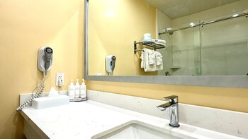 Standard Room, 1 Queen Bed