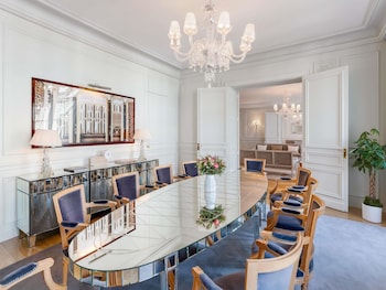 Raffles Presidential Suite