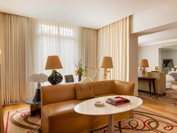 Gallery Suite