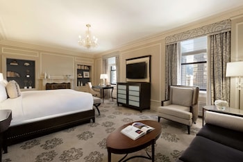 Junior Suite, 1 King Bed with Sofa bed