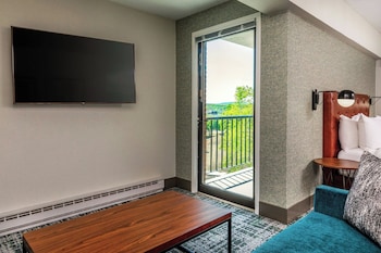 Deluxe Room, 1 King Bed with Sofa bed (Balcony)