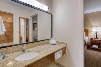Family Suite, Multiple Beds, Non Smoking, Refrigerator & Microwave