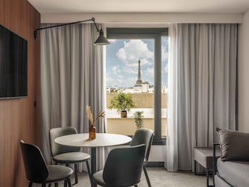 Superior Suite, 1 Queen Bed, City View (Eiffel Tower view)