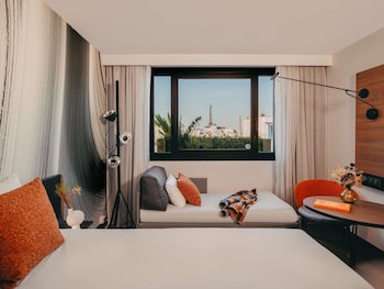 Executive Double Room, 1 Queen Bed with Sofa bed (Eiffel Tower View)