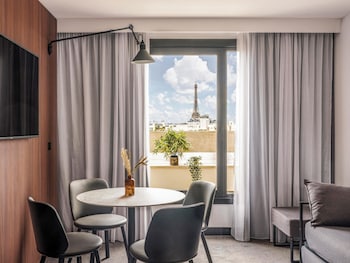 Superior Suite, 1 Queen Bed, City View (Eiffel Tower view)