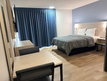 Economy Room, 1 Queen Bed, Non Smoking