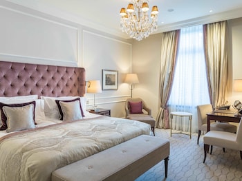 Deluxe Room, 1 King Bed, Garden View