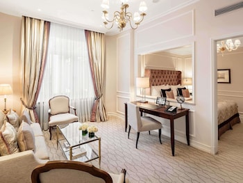 Junior Suite, 1 King Bed, Garden View (Combined living and sleeping area)