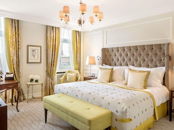Deluxe Room, 1 King Bed, Lake View