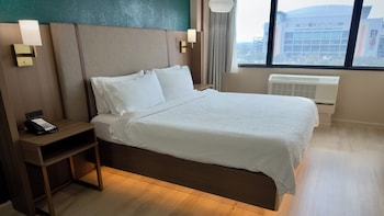 Premium Room, 1 King Bed (Stadium View)