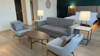 Premium Suite, 1 King Bed (No Stadium View)