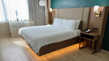 Standard Room, 1 King Bed