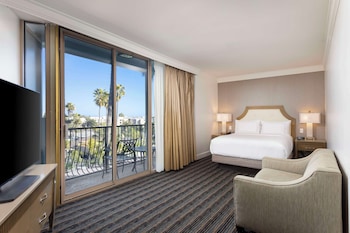 Room, 1 Queen Bed, Balcony (Top Floor)