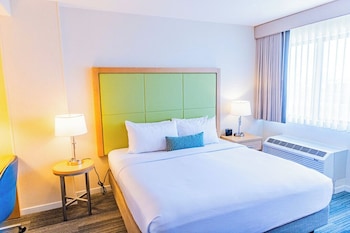 Room, 1 Queen Bed, Kitchenette (with Bathtub)
