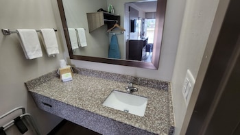 Superior Room, 1 King Bed (Smoke Free)