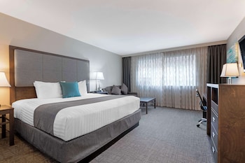 Standard Room, 1 King Bed, Non Smoking, Balcony