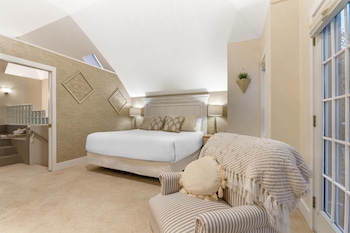 Honeymoon Suite, 1 King Bed, Non Smoking, Kitchen (Full Kitchen)
