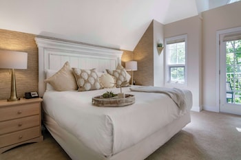 Honeymoon Suite, 1 King Bed, Non Smoking, Kitchen (Full Kitchen)