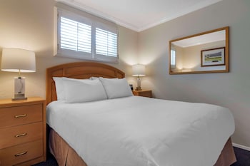 Standard Room, 1 Queen Bed, Non Smoking, Kitchenette
