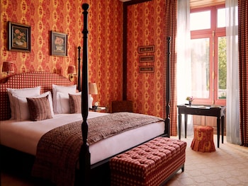 L'ABBAYE - La Particuliere Room, 1 King Bed, Estate or Building View, First Floor