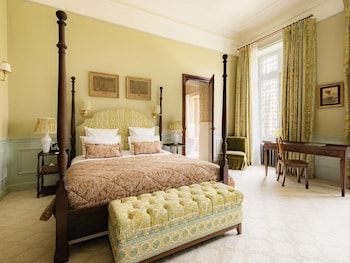 L'ABBAYE - La Particuliere Room, 1 King Bed, Estate or Building View, First Floor