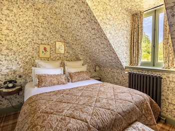 LES HARAS - Cosy Room, 1 Queen Bed, Attic Room