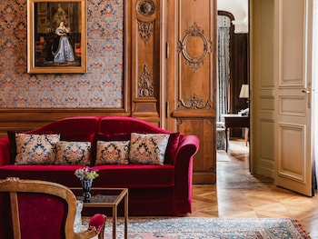 L'ABBAYE SUITE DE LA BARONNE, 1 King XL bed, 180° estate view, 1st floor