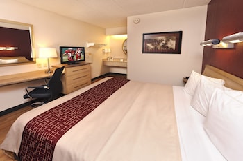Deluxe Room, 1 King Bed, Accessible (Smoke Free)