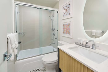 Suite, 2 Bedrooms (1 Bath)