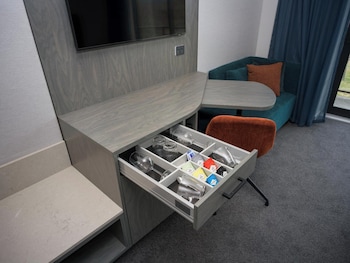 Superior Room, 2 Queen Beds, Balcony (Lakefacing)