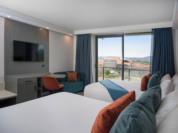 Superior Room, 2 Queen Beds, Balcony (Lakefacing)